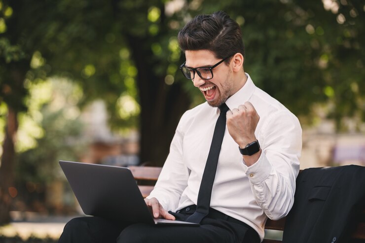 Photo Handsome Businessman Suit Sitting Bench Green Park Working Laptop Sunny Day 171337 47045